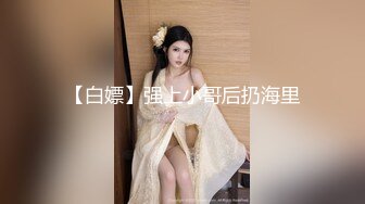 最牛视角偷拍站街女探花《素质嫖客》深夜扫街路边按摩店加钱不带套内射短裙美女老板娘