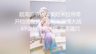  磨人的小妖精露脸给小哥舔着鸡巴骚逼就流淫水真骚啊，让小哥多体位蹂躏爆草抽插