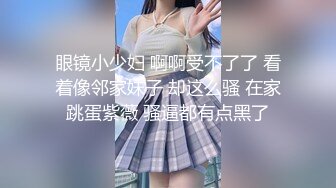  豹纹小少妇露脸精彩演绎，房间里好几哥男人观战，交大鸡巴互动狼友撩骚听指挥