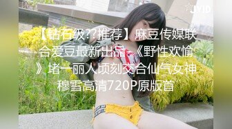  丝袜女仆情趣装颜值不错很嫩小少妇激情3P，伺候两个小哥哥主动上位抽插嘴里还叼着大鸡巴