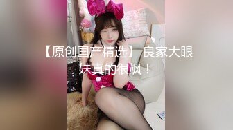  勾搭在田里干活的农村啊姨激情啪啪，交大鸡巴直接在拖拉机上面干她