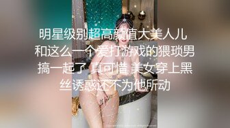  渣男在外面欠债没钱还拿好身材的老婆来抵债带到酒店迷晕几个债主轮流操