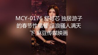 熟女人妻吃鸡啪啪 身材丰腴白皙 大白天光着大肥屁屁在野外小路上就开车 口爆吃精