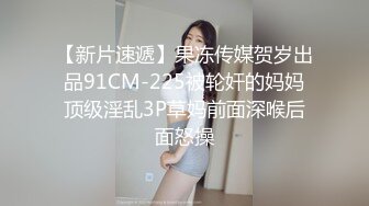 风骚的成熟人妻，全程露脸大秀发骚，自己捧着两个骚奶子一起吃，跳蛋塞逼里道具抽插