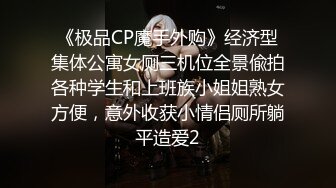 商场女厕全景偷拍多位美女嘘嘘 各种美鲍鱼完美呈现-0061-牛仔裤一直拉着门