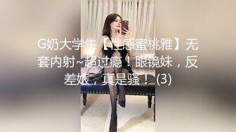  拉皮条的小甜甜露脸户外大秀 发着骚等保安大哥给旁边姐妹破处