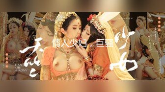 【新片速遞】  大神潜入商场烤肉店女厕高清后拍❤️女食客撅着屁股尿尿白靴美眉站在上面尿4K高清版