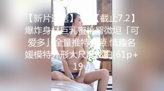 没有男人的新娘一个人玩的也很嗨，新娘装无毛白虎逼陪狼友发骚，逼逼里夹着大黑牛菊花里塞着跳蛋高潮喷水