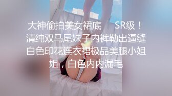 可爱cos女仆坐在大鸡巴上贪婪的摇晃，溢到外面的精液也不放过舔到嘴里全部吃掉