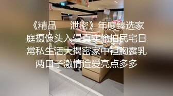 床上的极品尤物，全程露脸跟大哥激情啪啪，口交大鸡巴让大哥舔逼，狼牙指套抠逼淫水拉丝