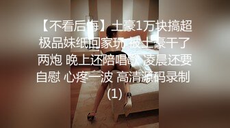 金发女孩被自己的健身教练叫到露天阳光下性爱