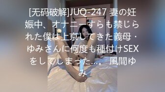   眼镜骚女两女一男3P淫乱大战，白皙奶子边交边被后入，上位骑乘抽插一脸享受