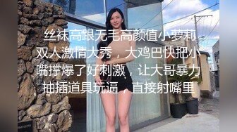  颜值不错粉衣紧身裤小美女，苗条精致萌萌性感，笔直美腿托着翘臀坐在鸡巴上