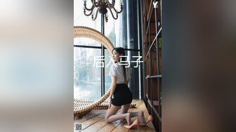 操女友屁股，两片唇粉嫩