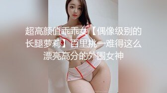 带相亲对象吃饭，拿着瓶子就吹，最后还不是便宜了我，小傻瓜