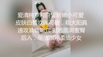 商场女厕全景偷拍牛仔裤,美女的极品微毛小粉鲍