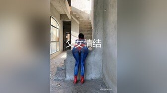  极品圆润美臀小少妇居家夫妻啪啪，跪着按头深喉插嘴，开档黑丝翘起大屁股后入