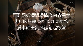 《最新流出??重金购买》百变COSER萝莉网红嫩妹【萨拉】私拍，原始异国性情调之两个男仆来伺候她，无套中出内射高清无水原版