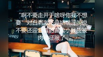 维族情侣口罩期间没事干