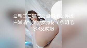 年龄不大的女主播户外勾搭到一个特喜欢舔B的四眼仔去野战