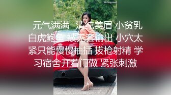 【专约老阿姨】精品熟女再度返场，极品骚货，肤白胸大，两小伙齐上阵，激情3P，配合默契满足姐姐的欲望