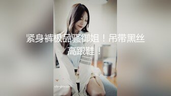 大叔勾搭美容院老板娘 美容床上无套后入 谁知顾客竟推开了门...