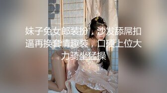  胖虎东南亚约妹短发骚骚妹子塞项圈，假屌骑乘边深喉交，上位骑乘抽插无毛粉穴