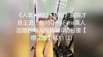  和极品清秀小美女一起散步看着那曼妙肉体苗条大长腿实在忍不住掏出鸡巴叫她吸吮