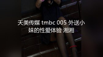 生活不易,大奶豐滿哺乳期美少婦邊電腦和同事聊天,邊和粉色挑逗互動