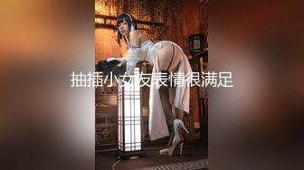 《极品CP魔手外购》色胆包天大神潜入移动办事大厅女厕独占坑位隔板缝中连续偸拍，各种高跟制服美腿极品丝袜OL方便 (6)