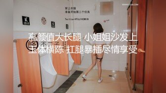 非常妖娆的少妇女上位骑乘姿势，开心的笑了