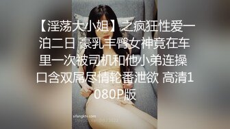 chinajoy現場妹子顧著自拍,走光了還渾然不覺