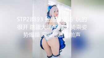 美女妈妈被儿子朋友看到的羞耻土气内衣