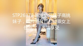 【新速片遞】   熟女阿姨 在家被无套爆老菊花 骚逼插着振动棒 爽的骚叫连连 射了一逼毛精液 