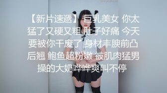 小哥和朋友借着酒精约上炮友在客厅里上演三人行双龙打桩玩(上) 