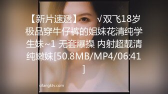 《极品CP☀️魔手外购》原版4K热闹商场女厕偸拍超多小姐姐方便，能看脸又能看壁，半蹲式撅个大腚双洞粉嫩过瘾极了 (3)