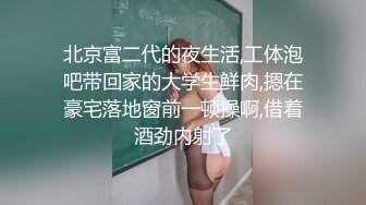 【新片速遞】  ❤️❤️❤️ Stripchat站 苗条妹妹【YiYibaby】福利秀，M大长腿跳蛋塞穴，震的娇喘呻吟，抹乳液假屌插