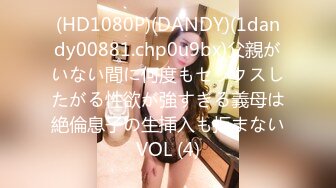 《极品CP魔手外购》美女如云餐饮店大神躲藏女厕逼脸同框偸拍数位小姐姐方便，被一个美女发现翻车了还好没有推门吓尿了