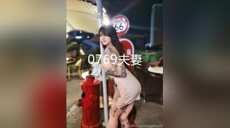 【OnlyFans】逃亡JJ爱KK，狂干群P，大型淫乱场面，两人真实夫妻，女的身材超级棒，群p的场面太过震撼 70