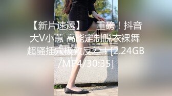 【新片速遞 】四眼小师妹、人小但够骚❤️自慰不够爽，叫来两个同学一起3P快乐~~ 