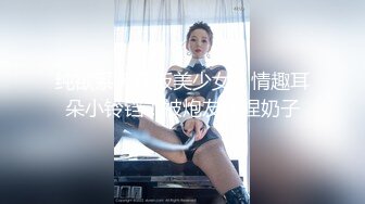 肉丝高跟轻熟女的诱惑，全程露脸大秀直播，舔弄假加吧好骚自己抠骚穴浪叫呻吟表情好骚，搞的骚穴直流水刺激