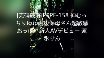 花裙大姐居然无内跟闺蜜逛超市 还是这么短的裙子 都不用抄 这屁屁真肥