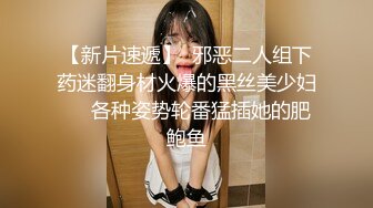 变态偷拍牛人闯入女厕手持拍摄美女们尿尿,还猛闻女神换下来的卫生护垫,说真香,最后用来撸一发