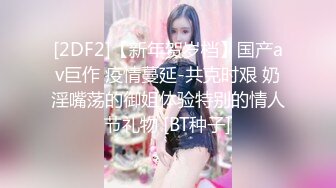 去野外烧烤，把少妇拉进车里，车震狂欢