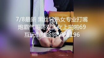 苗条贫乳小美女，把嘴当成小穴狂怼