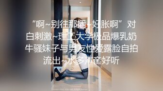 给鸡巴抹点油骚女自己就做进去享受了