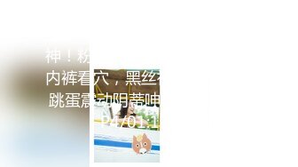 《极品CP?魔手?外购》经济型公寓女厕所三机位偸拍各种学生族和上班族小姐姐方便，各种姿势完事还把BB洗一洗