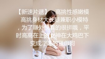 红衣骚男酒店约操极品骚女，说话温柔一脸淫荡，主动抓起手指吸吮，扒开小逼给你舔，太爽叫的很大声后入爆插