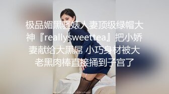 长发美少妇全裸自慰，粉色蝴蝶逼，怀旧风格音乐跟着音乐的节奏，不停爱抚阴蒂和外阴